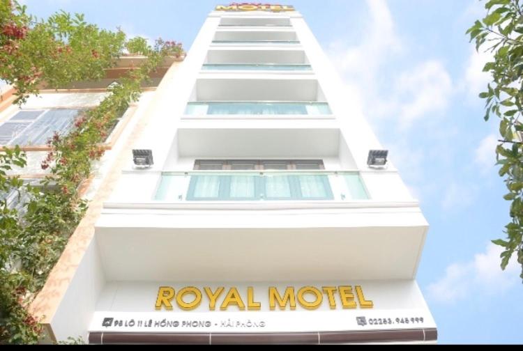 海防Royal Hotel的皇家酒店建筑的 ⁇ 染