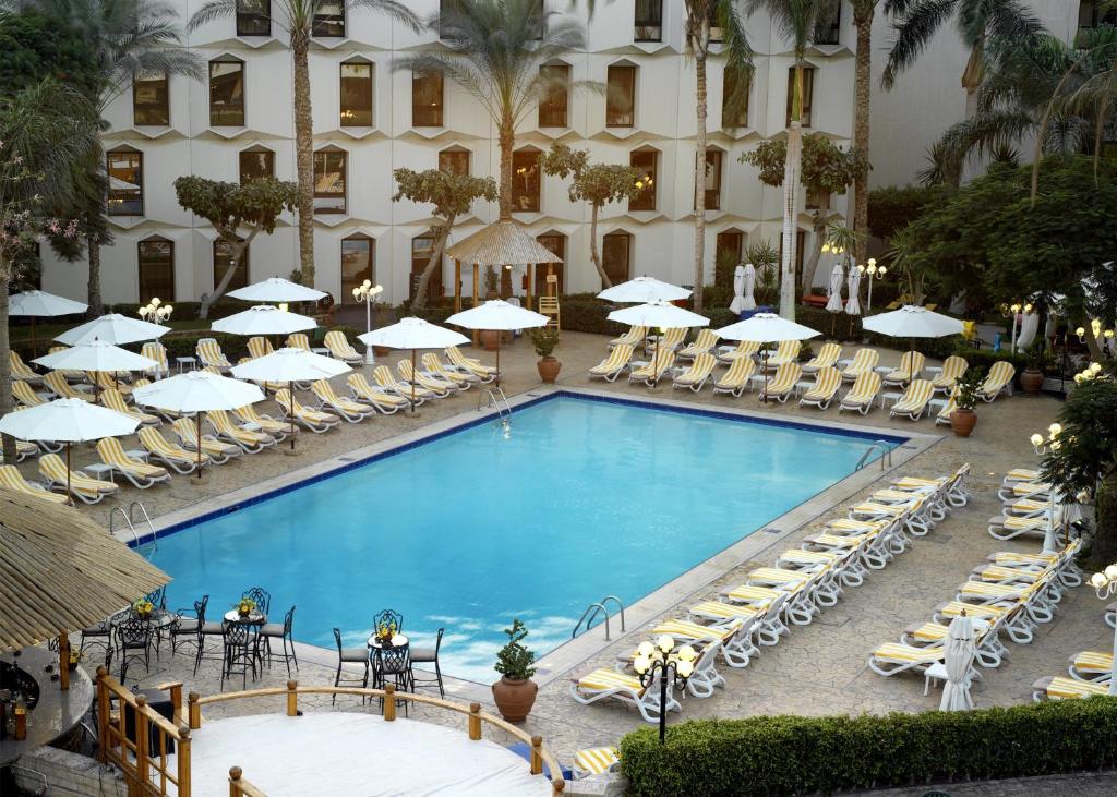 开罗海峡酒店&俱乐部内部或周边泳池景观