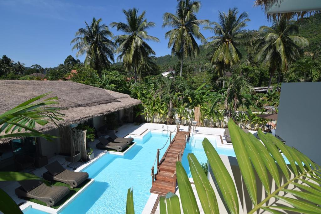 拉迈AMAYA Resort的享有度假村游泳池的景致。
