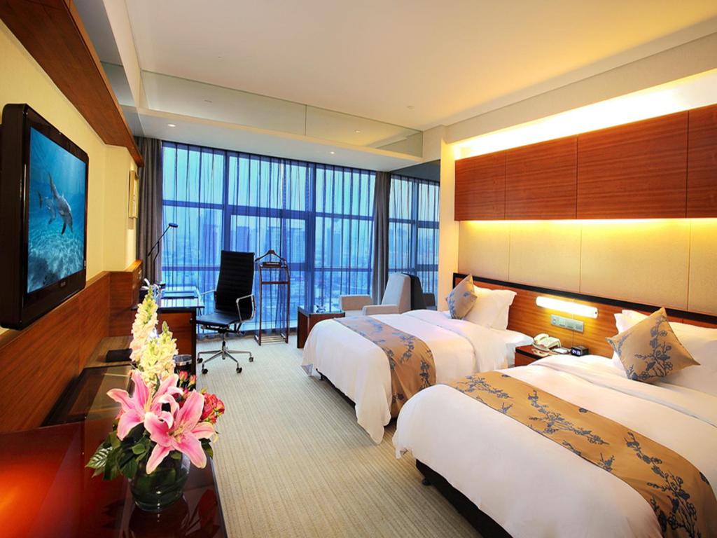 天津天津新桃园酒店的酒店客房设有两张床和电视。