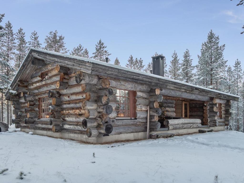 NissiHoliday Home Mäntylä a-osa by Interhome的雪地小木屋
