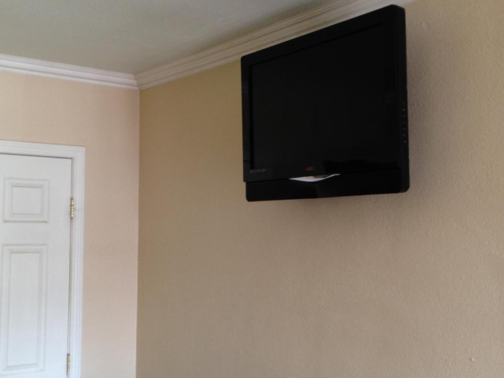 西尔马珍视旅馆的挂在墙上的平面电视