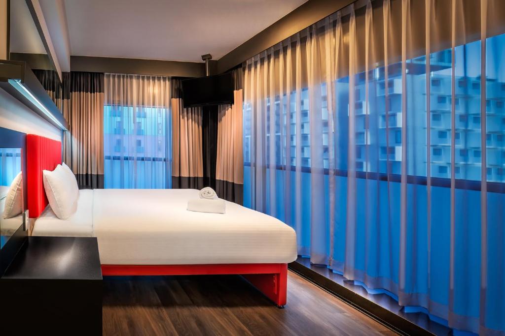 Essence Hotel Carlton客房内的一张或多张床位