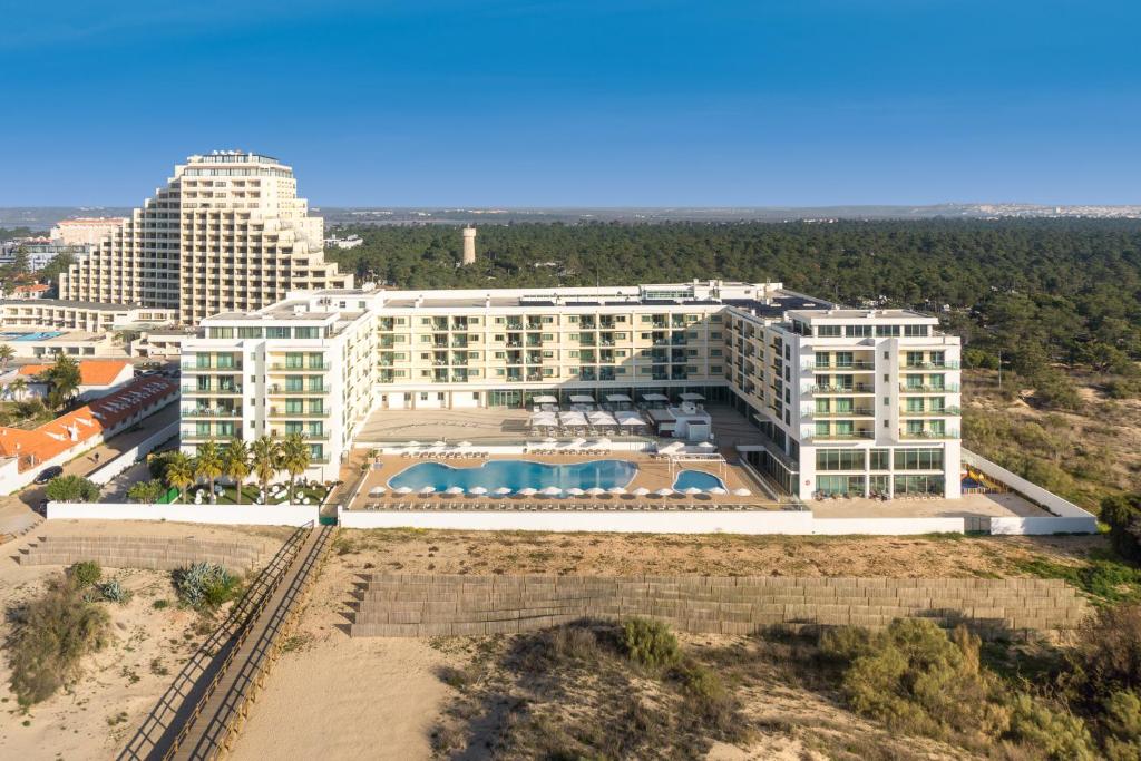 蒙蒂戈杜杜纳马尔公寓式酒店的享有酒店和度假村的空中景致