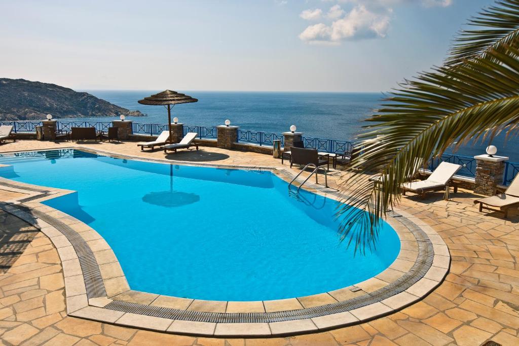 伊奥斯乔拉赫尔墨斯旅馆的海景游泳池