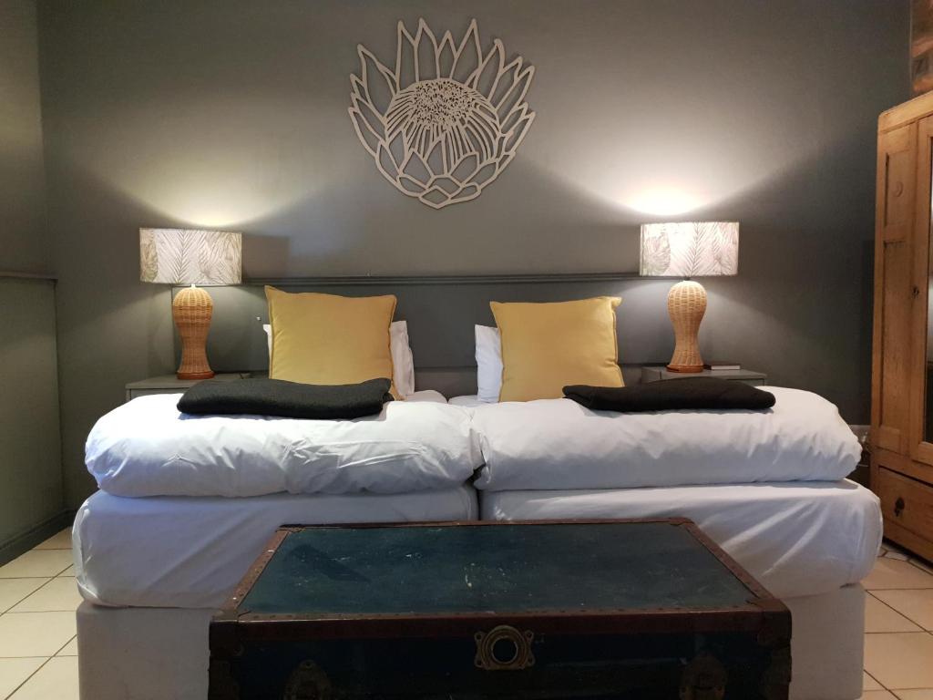 Simondium's Country Lodge客房内的一张或多张床位