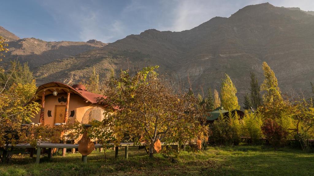 圣何塞德迈波Cascada Lodge Cajon del Maipo的山地房子