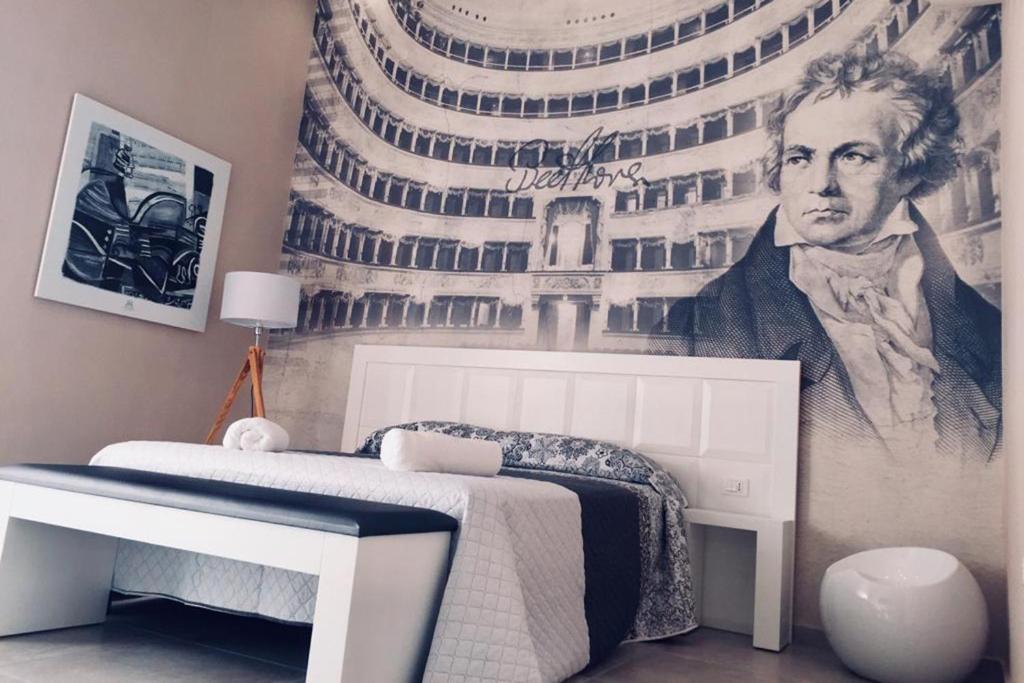 福贾Al Giordano的卧室拥有大楼的大壁画