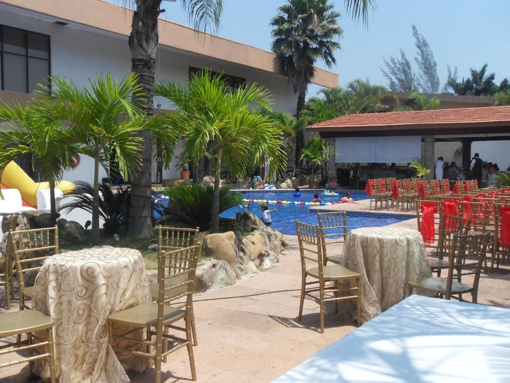 波萨里卡酒店内部或周边的泳池