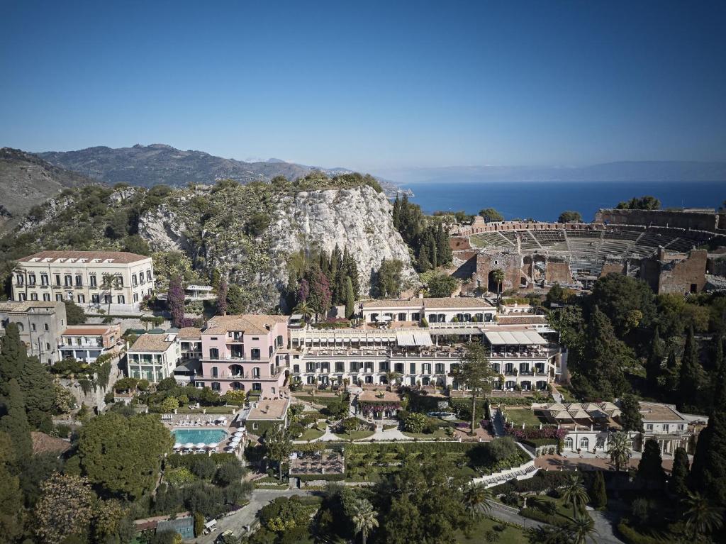 陶尔米纳Grand Hotel Timeo, A Belmond Hotel, Taormina的山景豪宅美景公寓