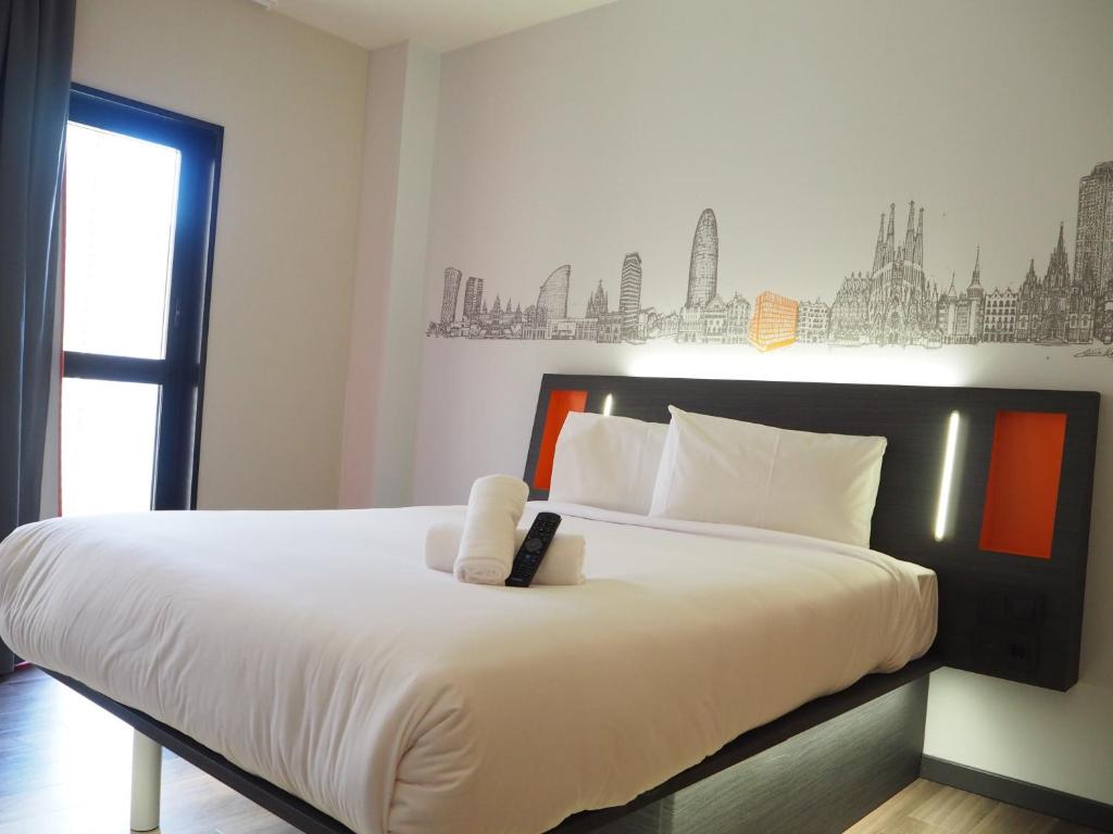 easyHotel Barcelona Fira客房内的一张或多张床位
