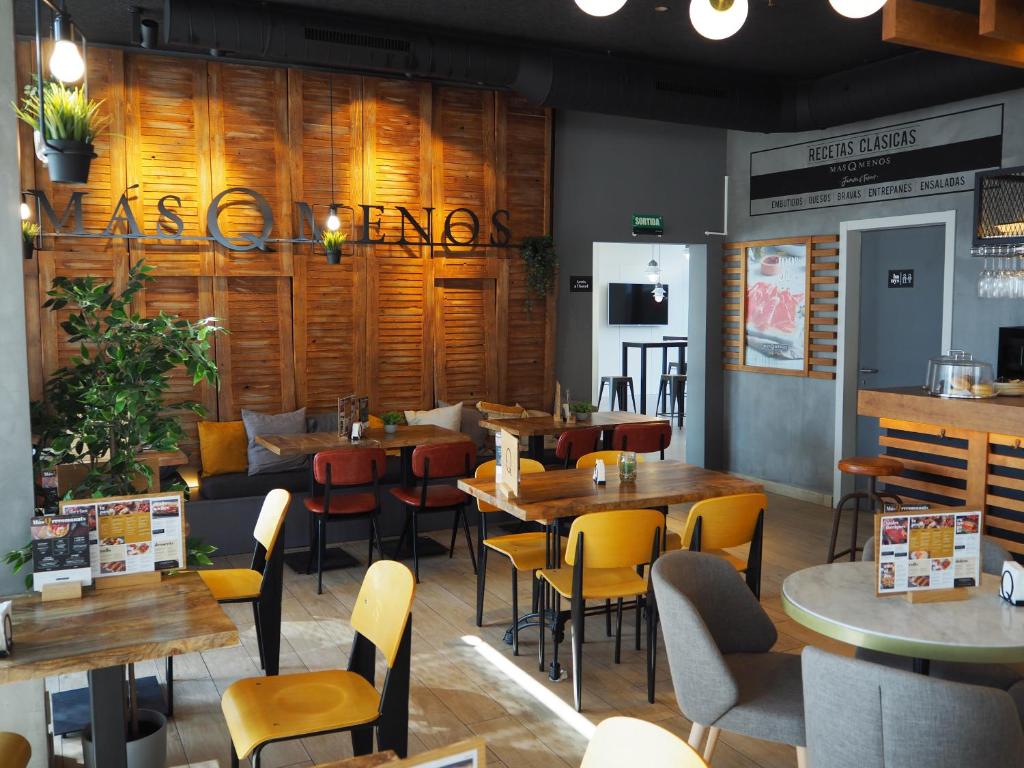easyHotel Barcelona Fira餐厅或其他用餐的地方