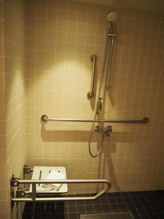 easyHotel Barcelona Fira的一间浴室
