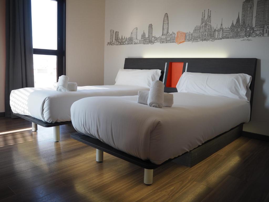 easyHotel Barcelona Fira客房内的一张或多张床位