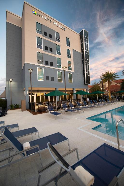 Hyatt Place Sandestin at Grand Blvd内部或周边的泳池