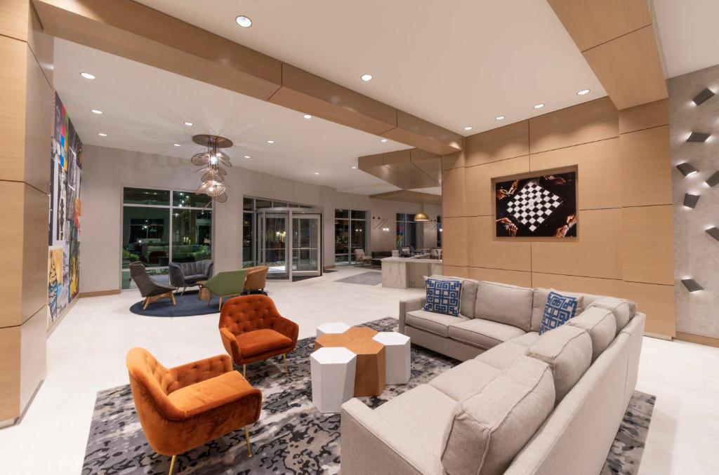 Hyatt Place Sandestin at Grand Blvd的休息区