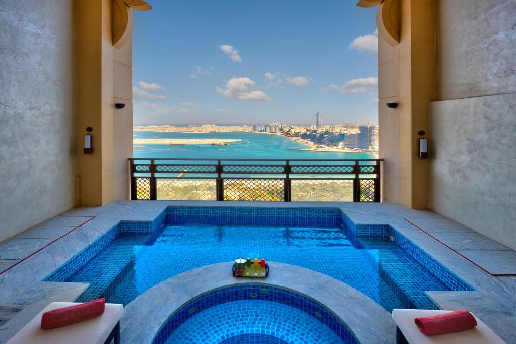 迪拜阿加恩罗塔纳酒店 - 迪拜媒体城的海景游泳池