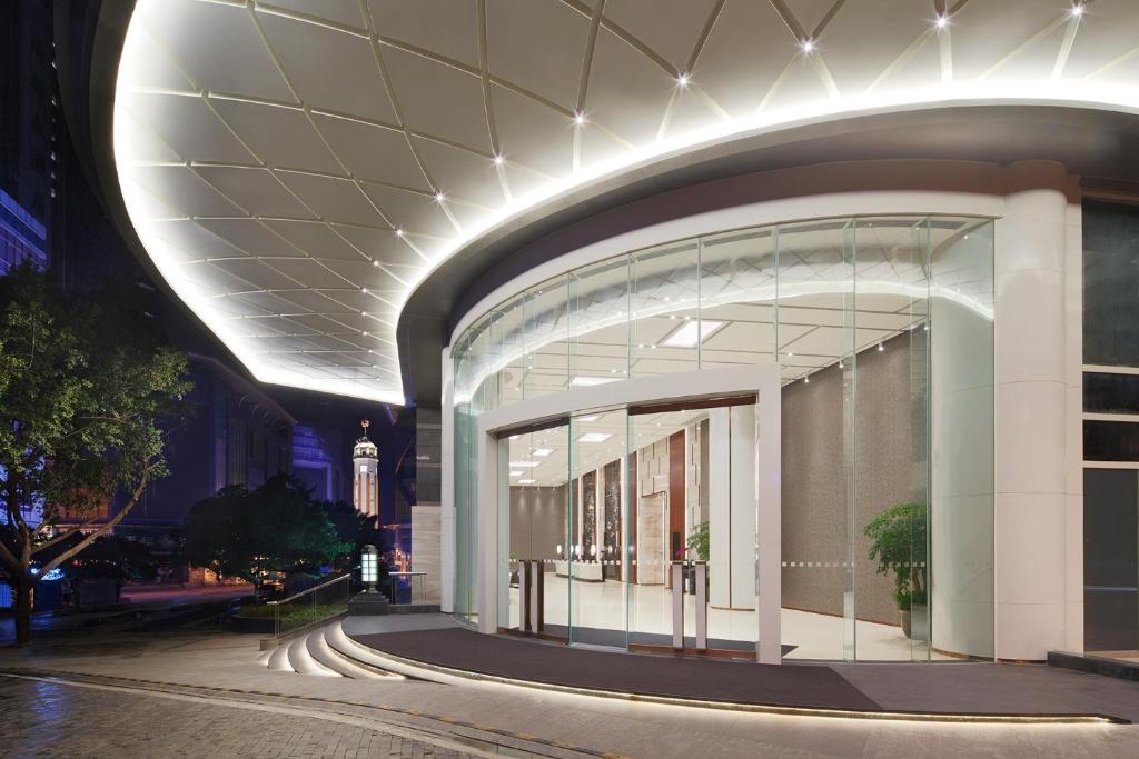 重庆重庆大都会凯悦酒店的建筑的 ⁇ 染,有灯光的天花板