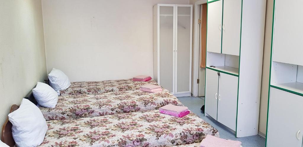 Norilsk Hostel客房内的一张或多张床位