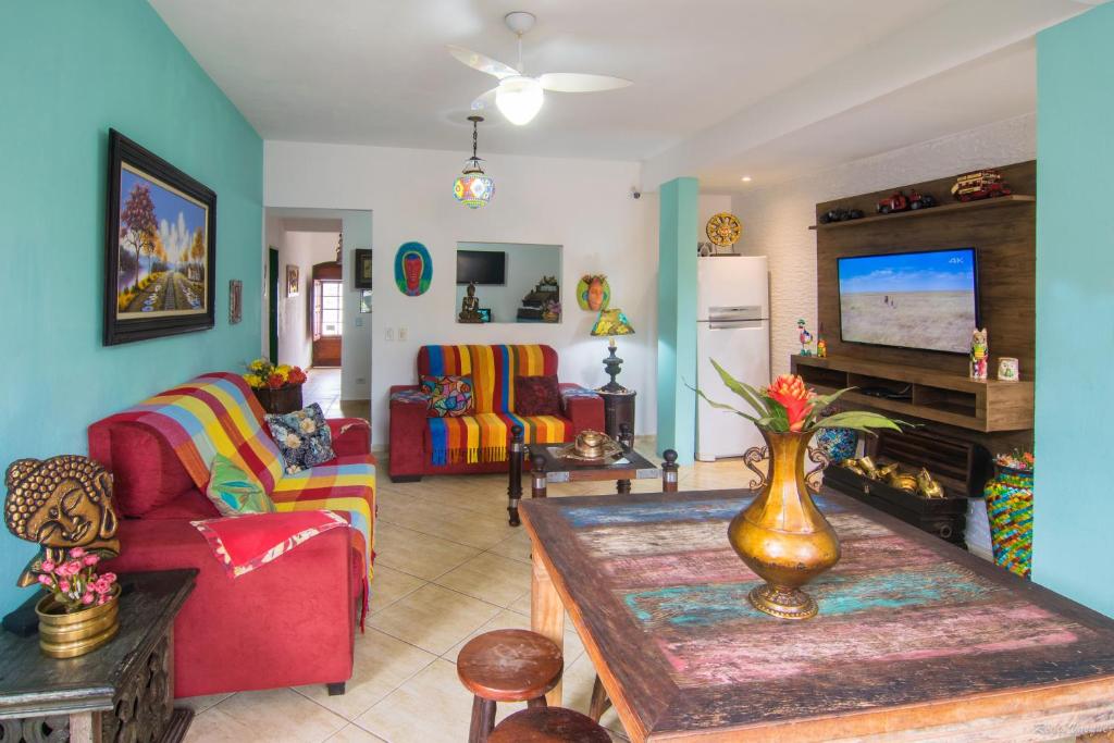 Pousada Casa do Rio Hostel - 8 min do Centro Hístorico - Passeio de Barco com saída da Pousada -Pago a parte- Perto das Praias e Beira Rio的电视和&#47;或娱乐中心