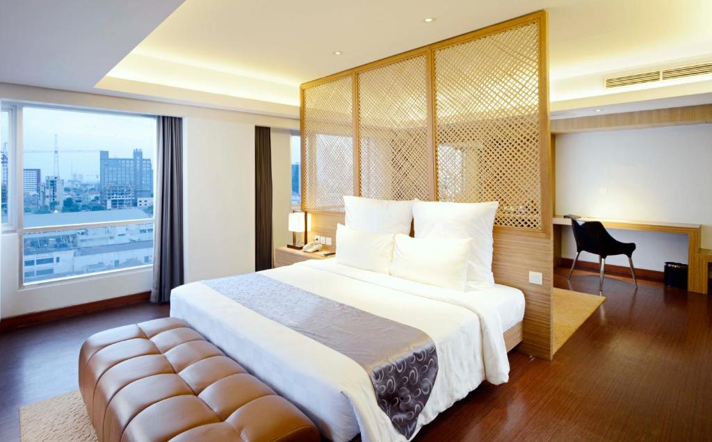 泗水CROWN PRINCE Hotel Surabaya Managed by Midtown Indonesia的相册照片