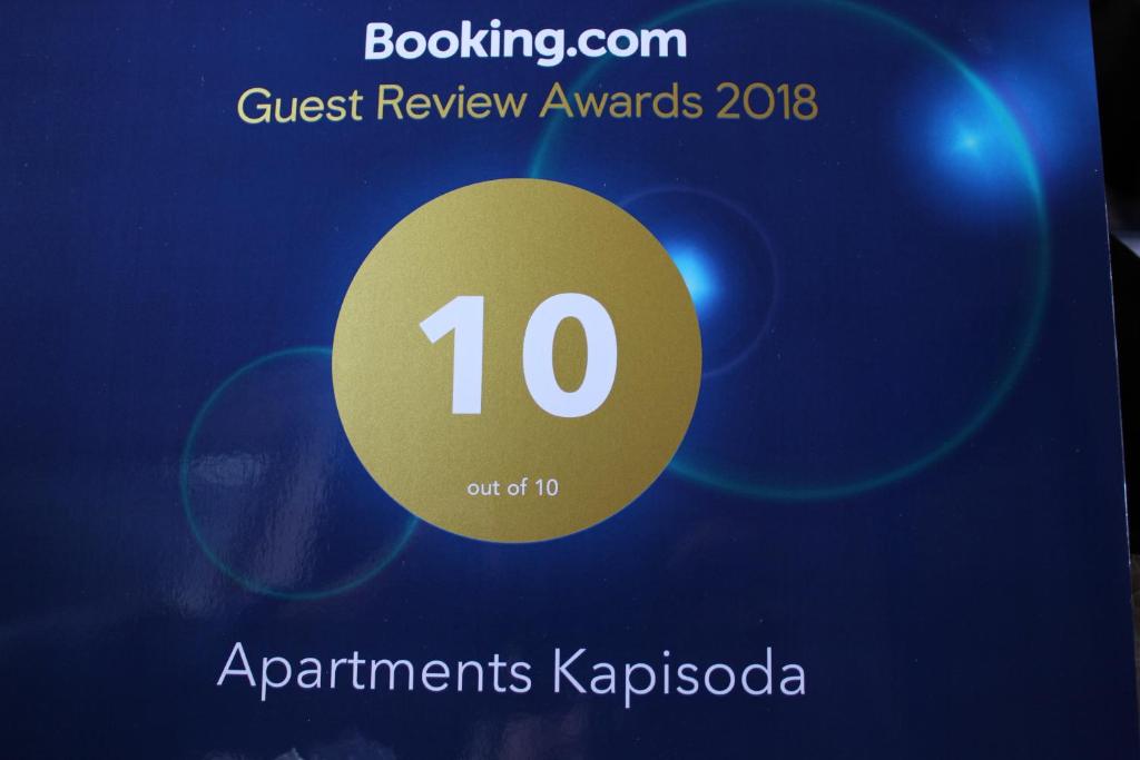 采蒂涅Apartments Kapisoda的一张黄色圆环的求偿审查奖海报