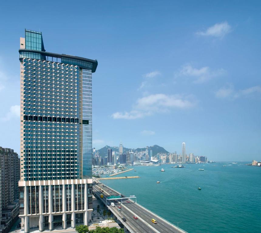 香港港岛海逸君绰酒店的一大片水边的高楼