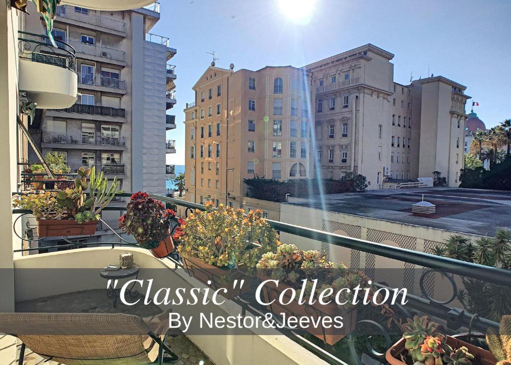 尼斯Nestor&Jeeves - SUITE FLORA - Promenade des Anglais - Central的阳台享有城市美景。