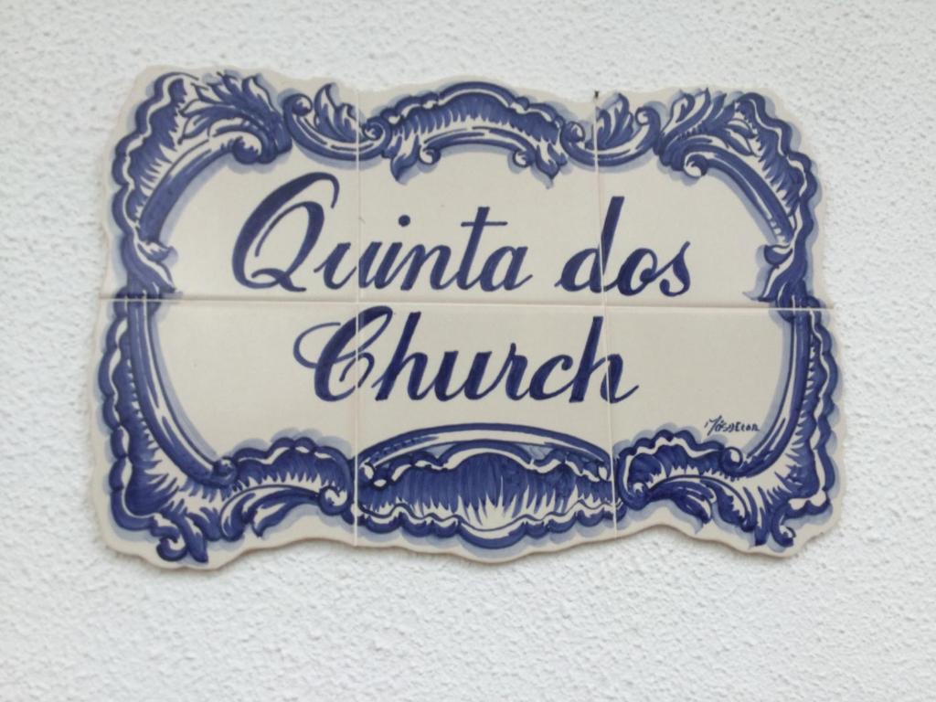 安奇奥Quinta dos Church的读大猩猩的蓝白标志