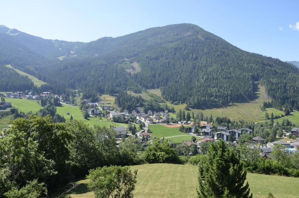 巴德小基希海姆Panoramapension Lerchner的山 ⁇ 的村庄