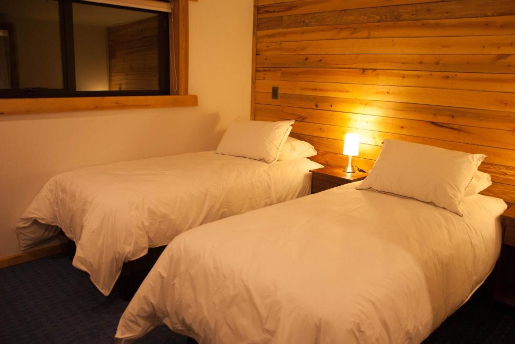 Las Bravas Lodge客房内的一张或多张床位
