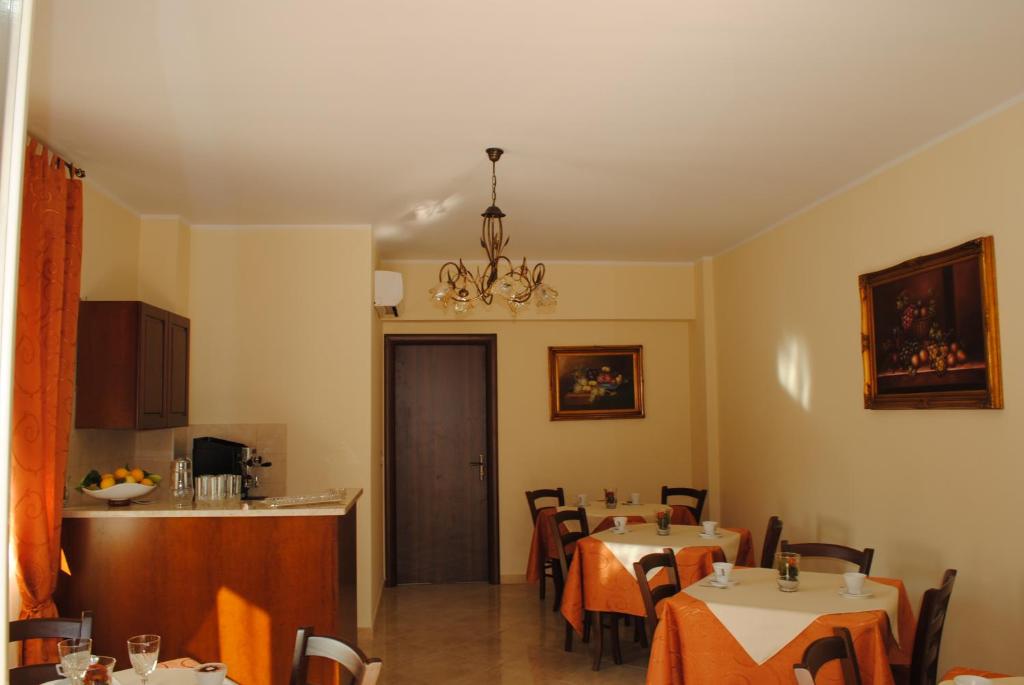 B&amp;B MareAgrò餐厅或其他用餐的地方