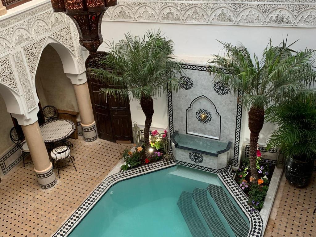 Riad Abaka hotel & boutique内部或周边的泳池