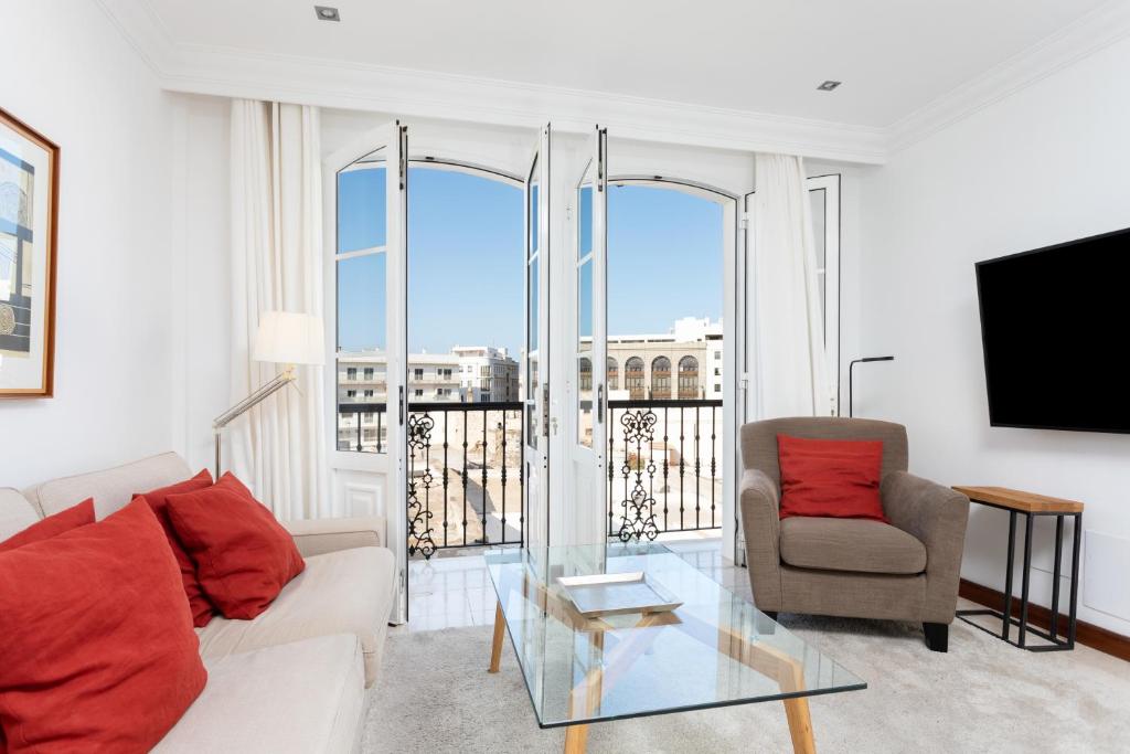 阿雷西费Rooms & Suites Balcony 3D的带沙发和玻璃桌的客厅