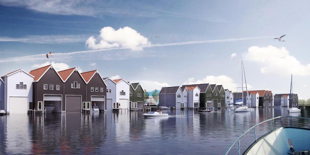 哈尔德韦克Huis van Harderwijk的用船 ⁇ 染水中的房屋