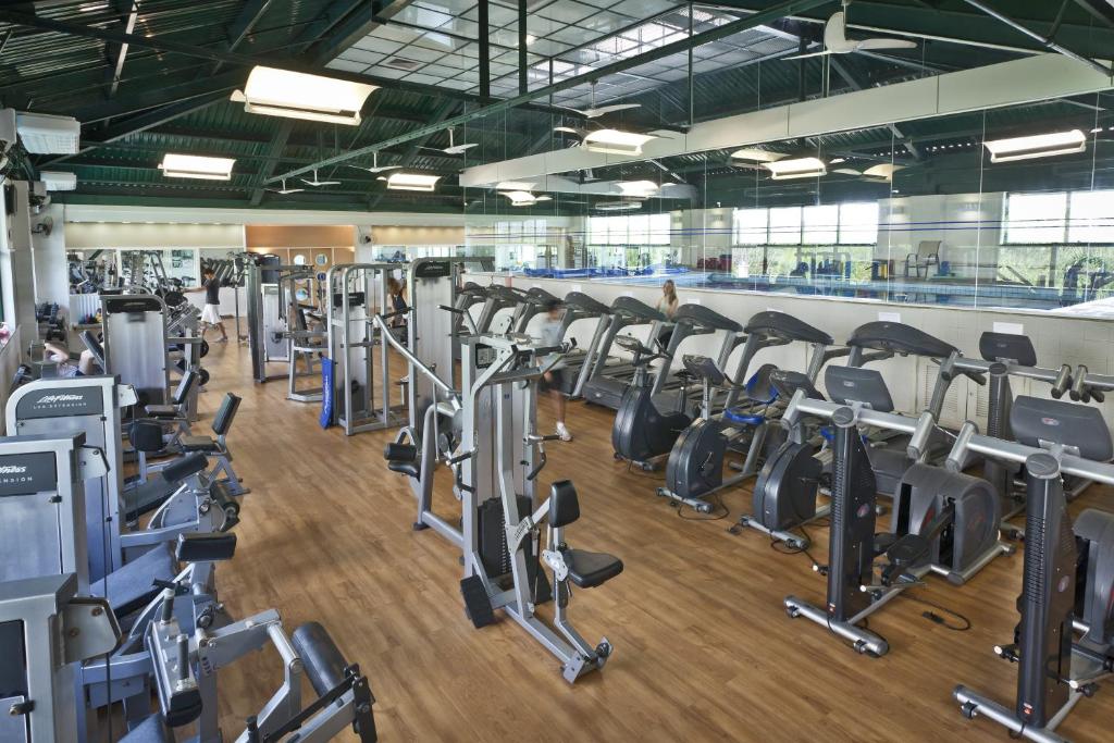Bourbon Barra da Tijuca Residence的健身中心和/或健身设施