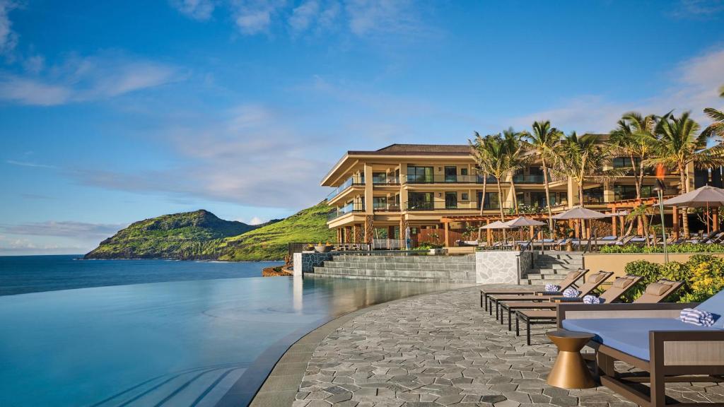 利胡埃Timbers Kauai Ocean Club & Residences的海滨度假胜地,设有游泳池