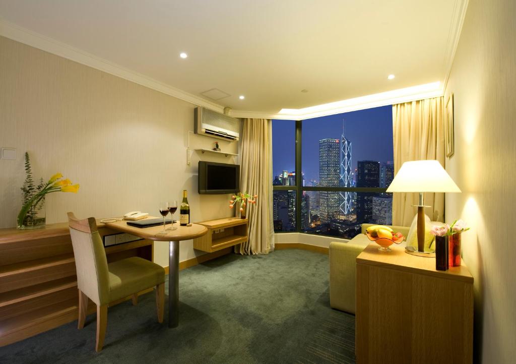 香港宏基国际宾馆的酒店客房设有书桌,房间带窗户
