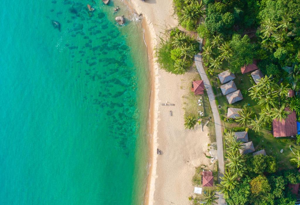 刁曼岛1511椰林木屋的享有海滩和大海的顶部景色