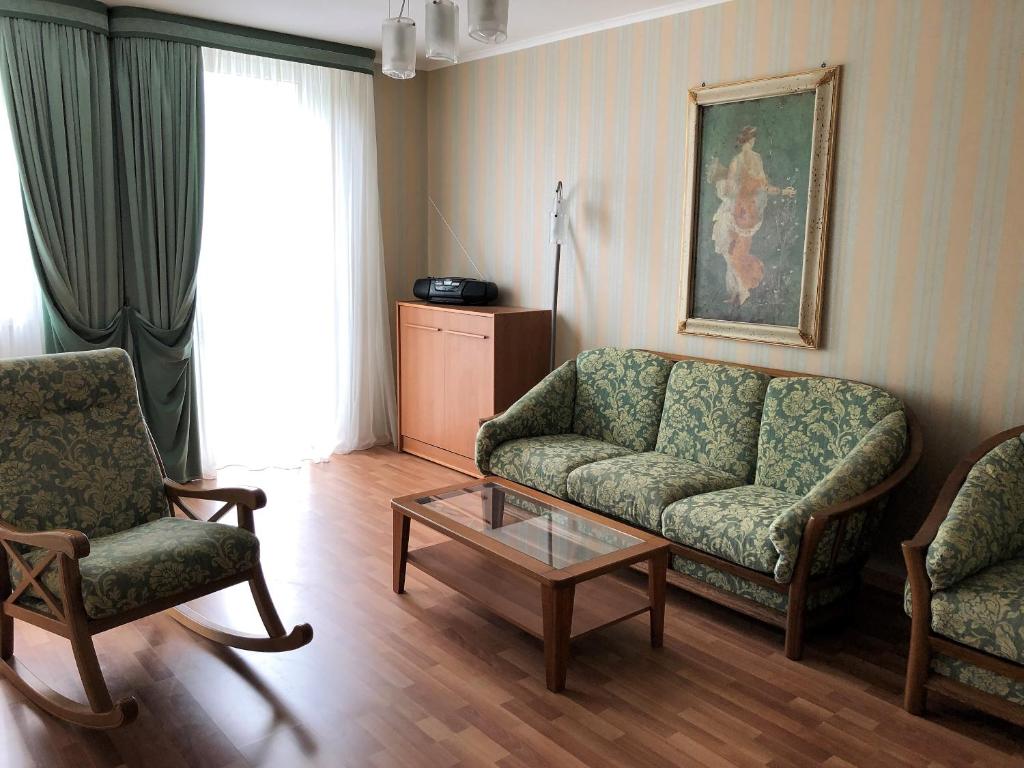 Apartment in Svetlogorsk的休息区