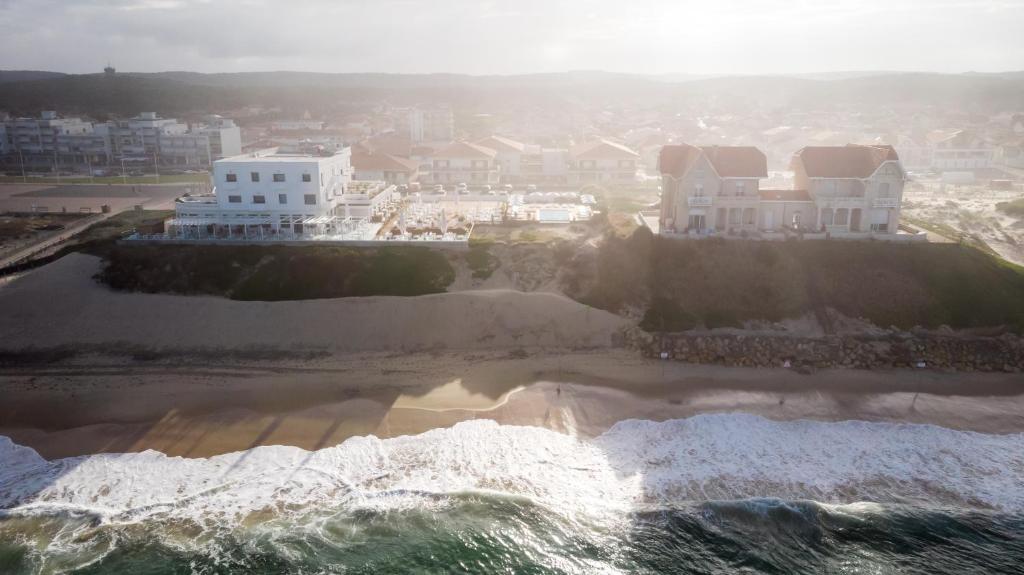 比斯卡罗斯海滩德拉普拉奇乐格兰德酒店的享有海洋和海滩的空中景致