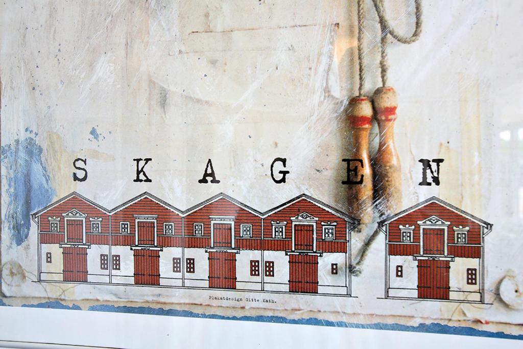 斯卡恩Skagenbnb的墙上建筑物的画