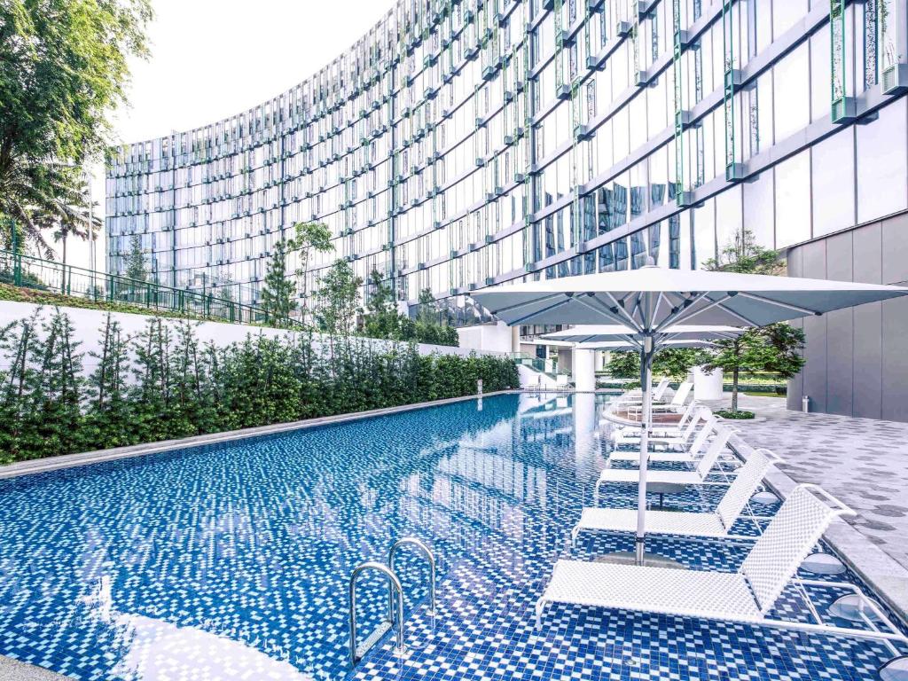 史蒂文生美爵新加坡酒店内部或周边的泳池