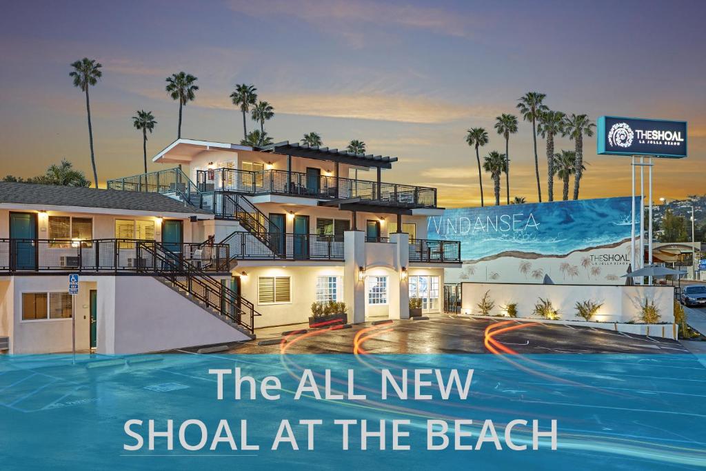 圣地亚哥The Shoal Hotel La Jolla Beach的在海滩上的一个新射击