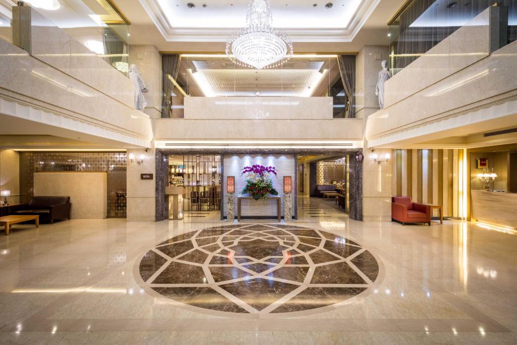 员林彰化员林丽禧酒店的酒店大堂拥有心灵设计