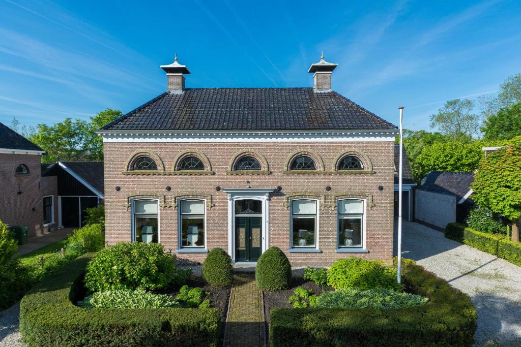 EastereinElfstedenstate Friesland的砖屋,有 ⁇ 盖