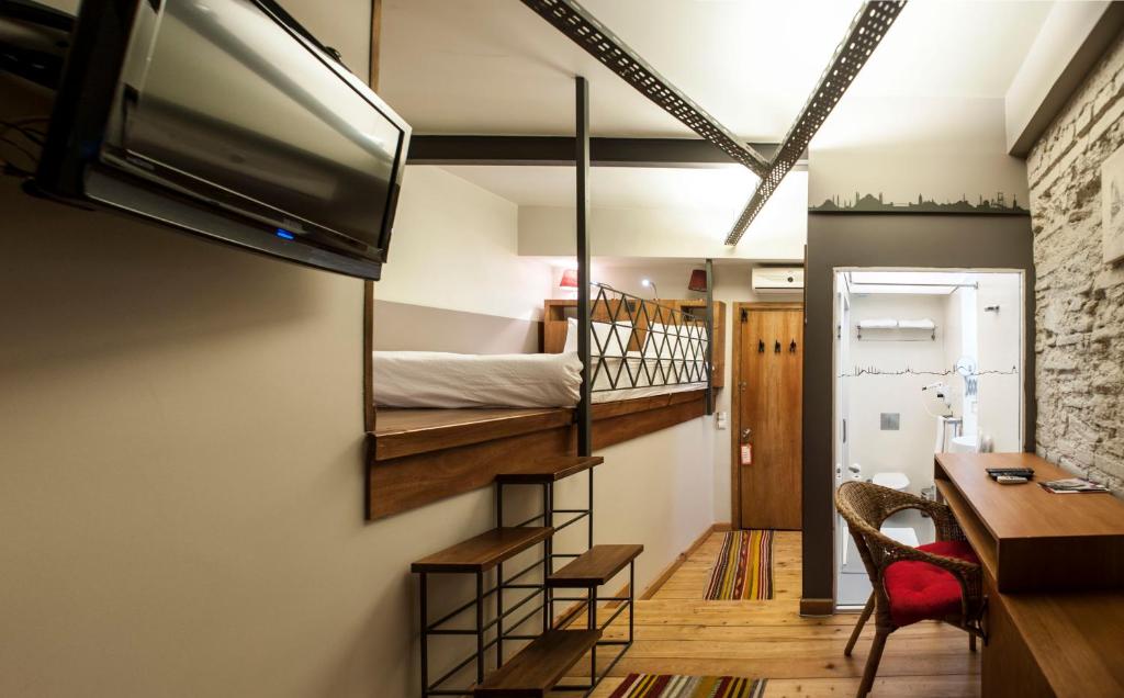 佩拉戴斯酒店客房内的一张或多张双层床