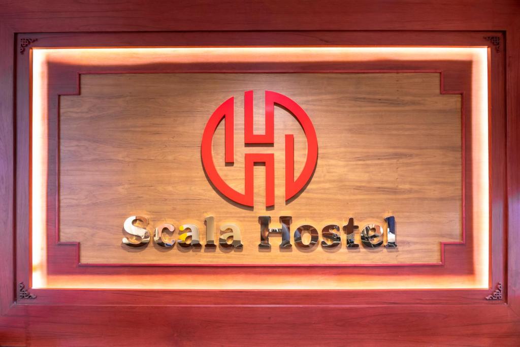 曼谷Scala Hostel的庆祝日 ⁇ 的标志