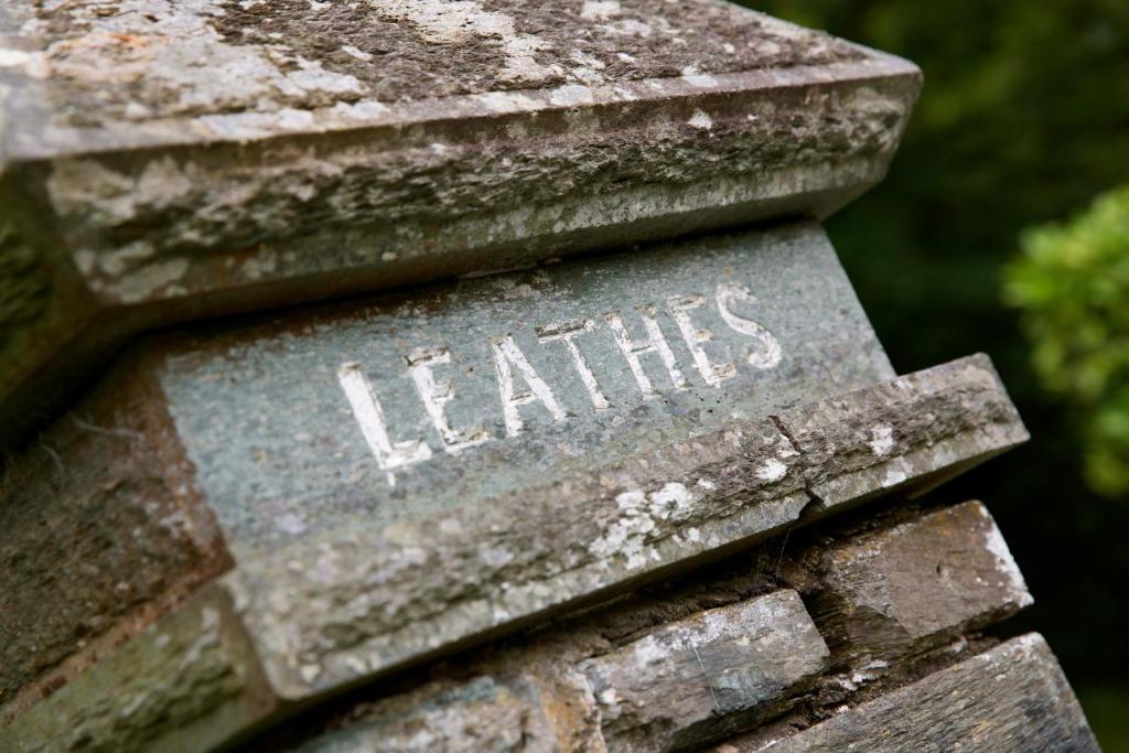 凯西克The Leathes Head Hotel的墓地上写有天赋的词