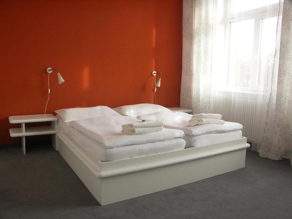 萨隆酒店客房内的一张或多张床位